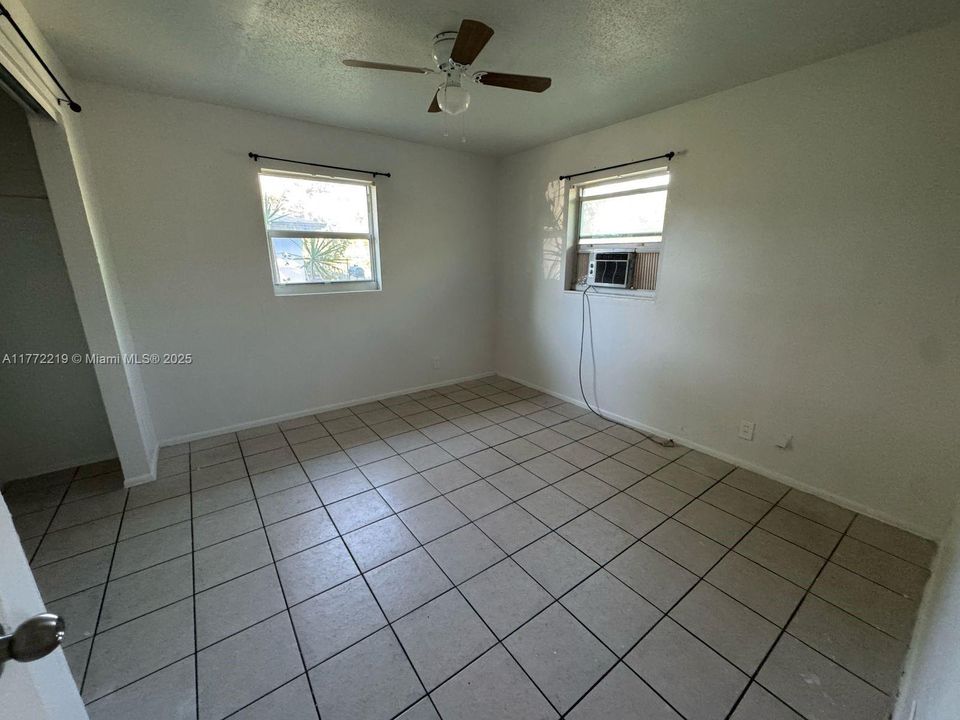 Recientemente alquilado: $1,350 (2 camas, 1 baños, 780 Pies cuadrados)