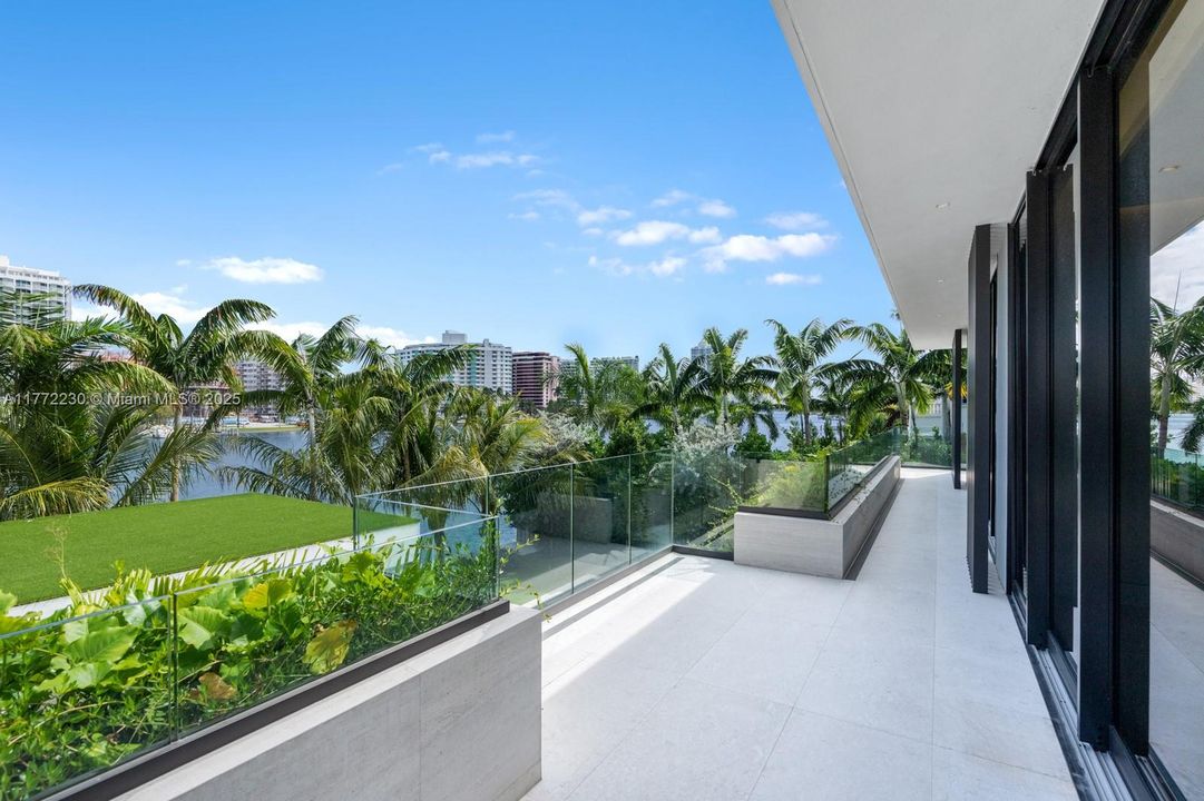 For Sale: $25,900,000 (7 beds, 7 baths, 6997 Square Feet)