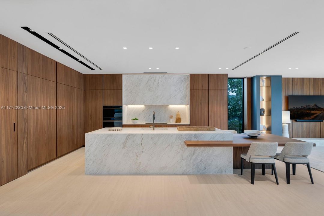 For Sale: $25,900,000 (7 beds, 7 baths, 6997 Square Feet)