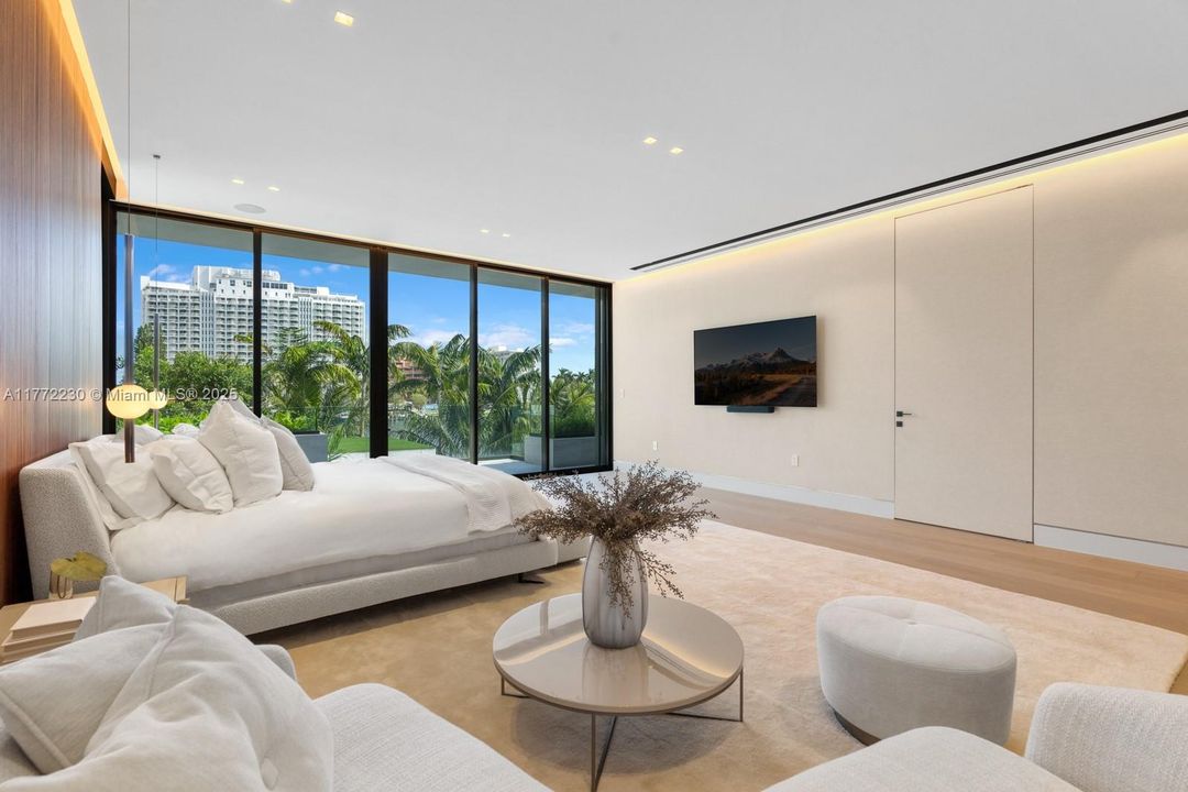 For Sale: $25,900,000 (7 beds, 7 baths, 6997 Square Feet)