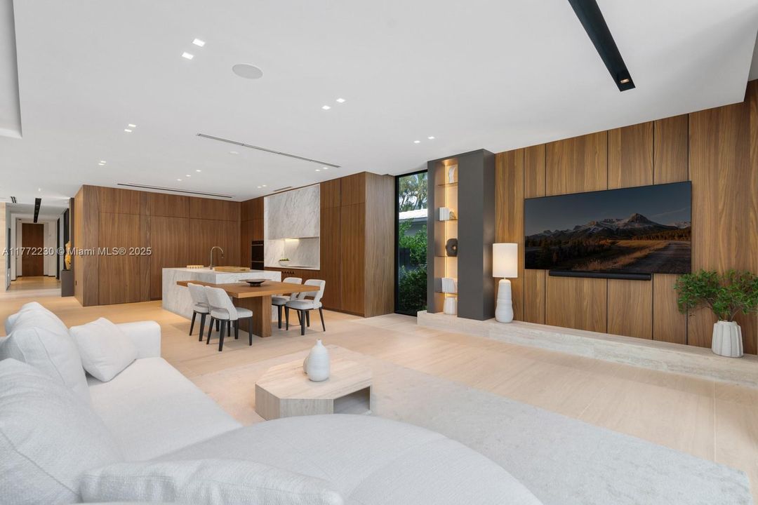 For Sale: $25,900,000 (7 beds, 7 baths, 6997 Square Feet)