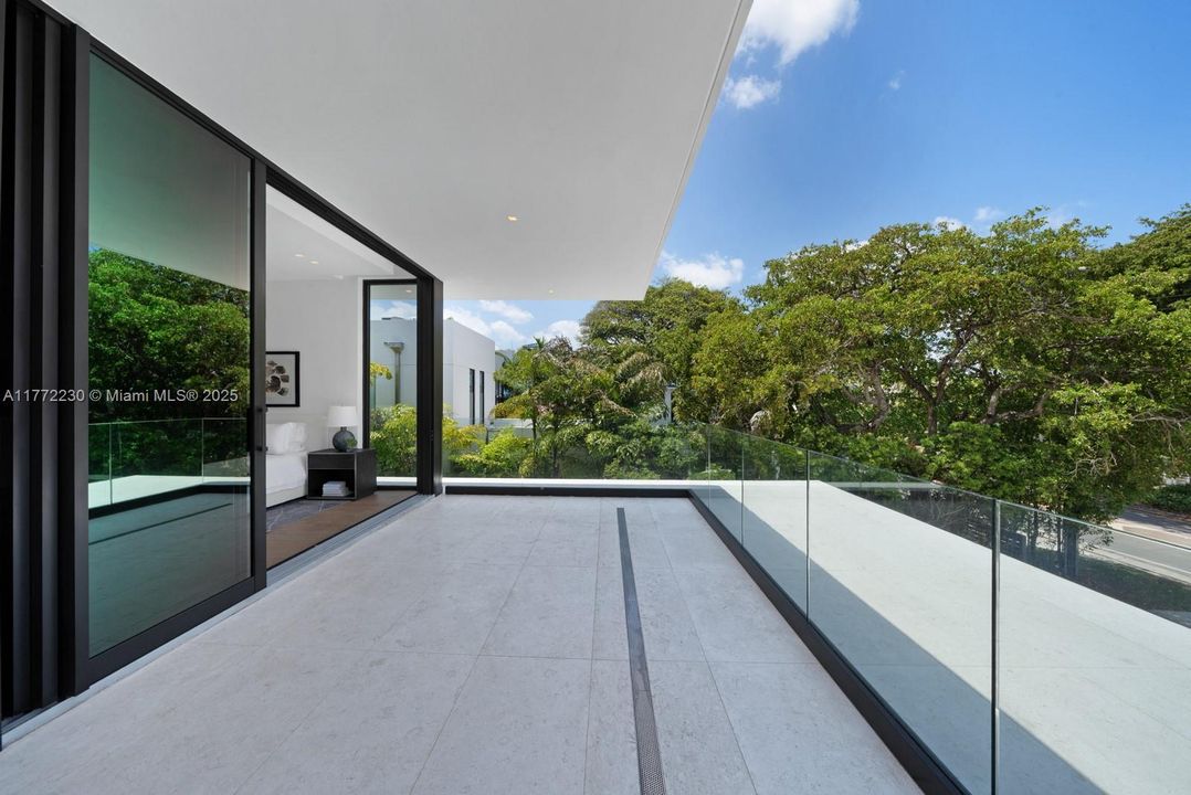 For Sale: $25,900,000 (7 beds, 7 baths, 6997 Square Feet)