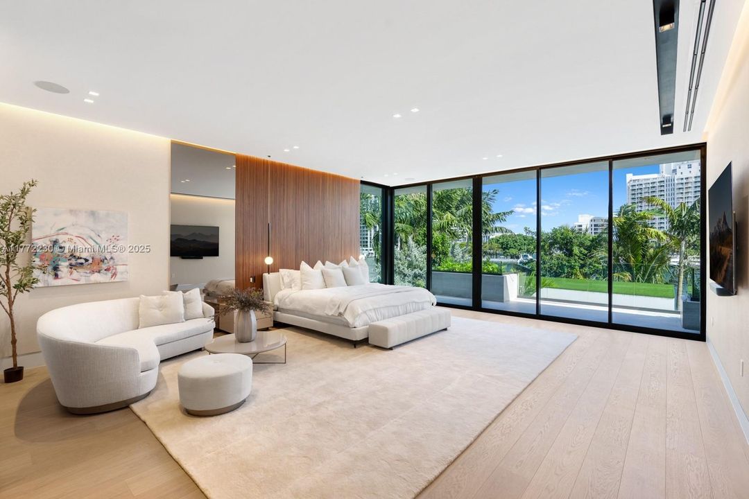 For Sale: $25,900,000 (7 beds, 7 baths, 6997 Square Feet)