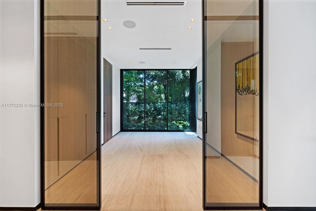 For Sale: $25,900,000 (7 beds, 7 baths, 6997 Square Feet)