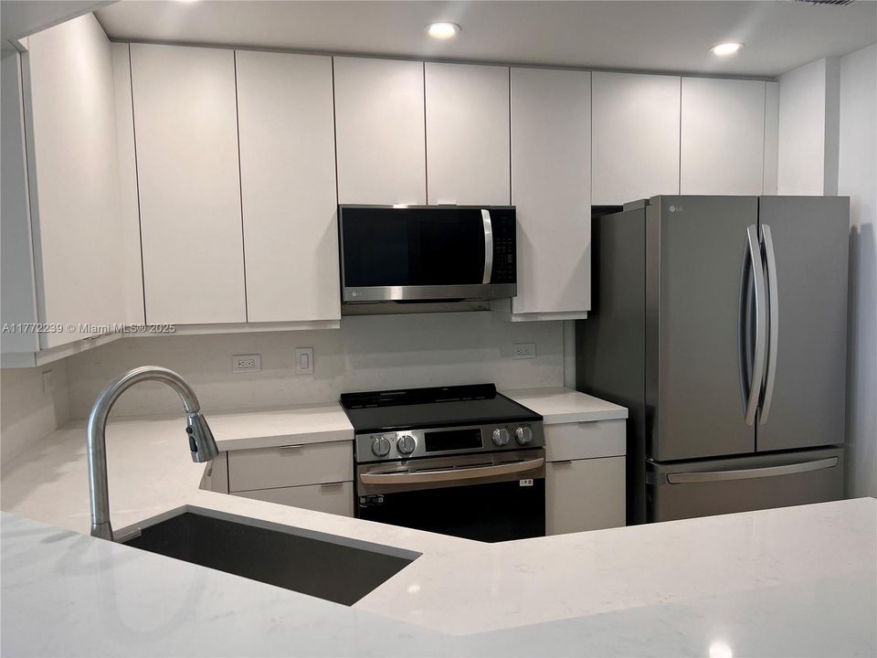 Recientemente alquilado: $3,500 (1 camas, 1 baños, 878 Pies cuadrados)