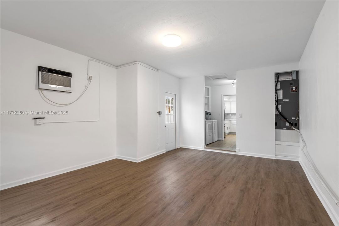 Недавно продано: $610,000 (3 спален, 2 ванн, 2052 Квадратных фут)