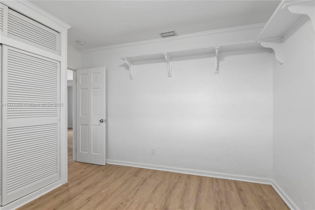 Недавно продано: $610,000 (3 спален, 2 ванн, 2052 Квадратных фут)