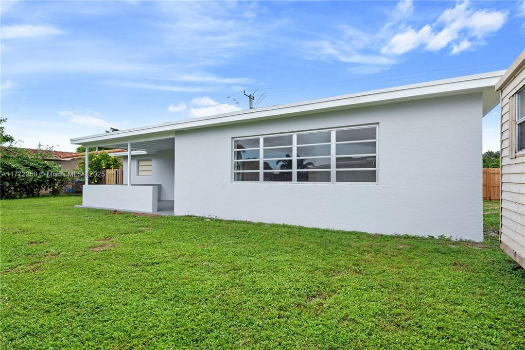 Недавно продано: $610,000 (3 спален, 2 ванн, 2052 Квадратных фут)