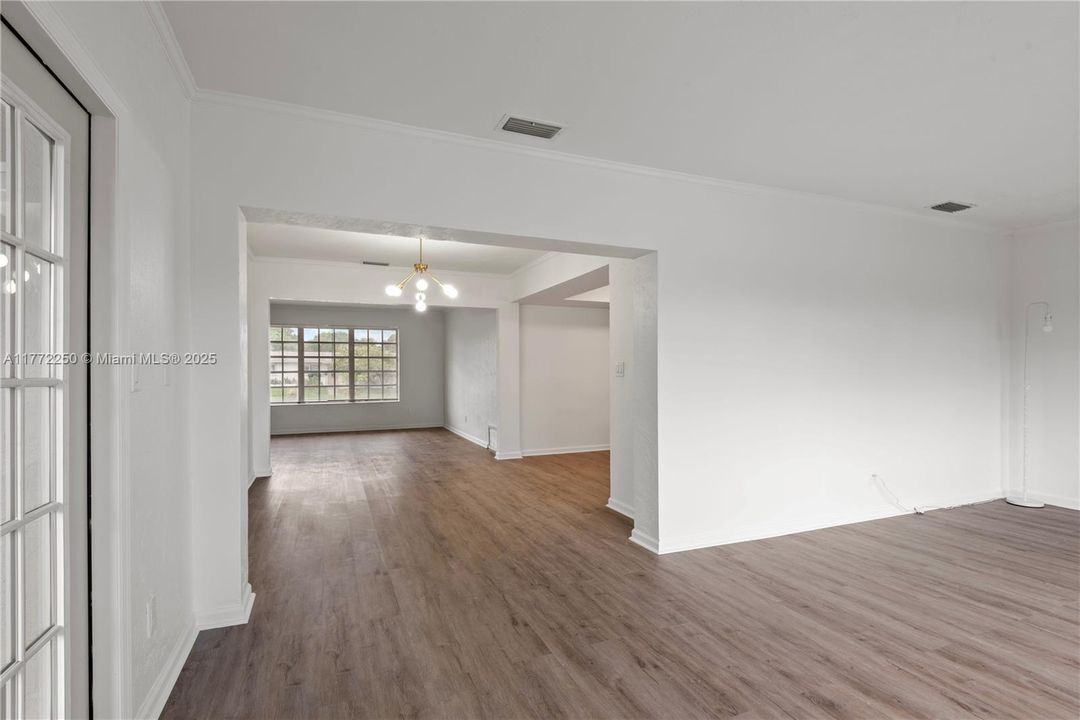 Недавно продано: $610,000 (3 спален, 2 ванн, 2052 Квадратных фут)