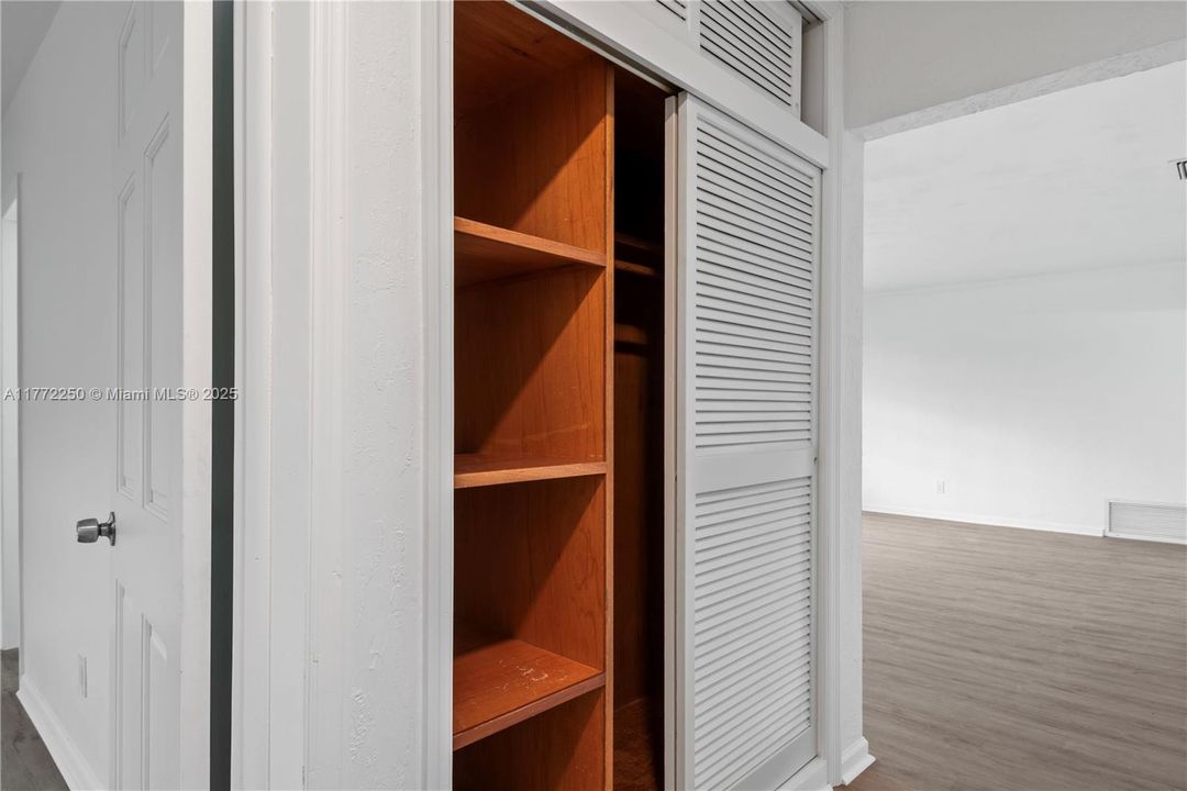 Недавно продано: $610,000 (3 спален, 2 ванн, 2052 Квадратных фут)