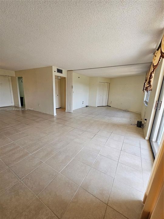 Vendido Recientemente: $125,000 (2 camas, 2 baños, 1100 Pies cuadrados)