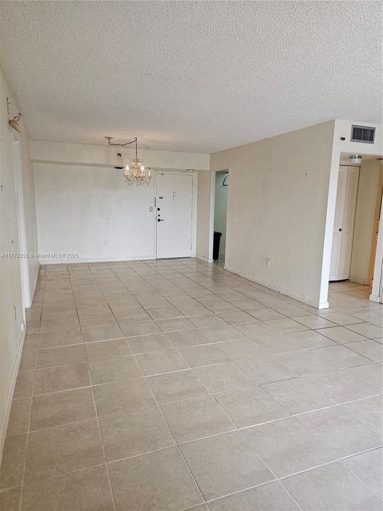 Vendido Recientemente: $125,000 (2 camas, 2 baños, 1100 Pies cuadrados)