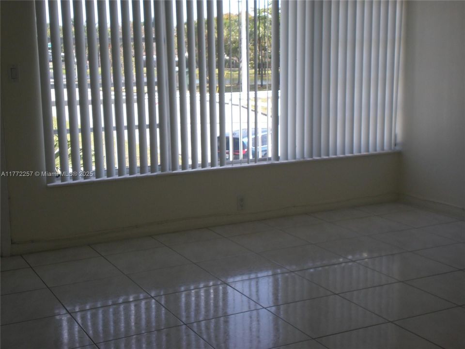 Recently Rented: $1,600 (1 beds, 1 baths, 676 Square Feet)