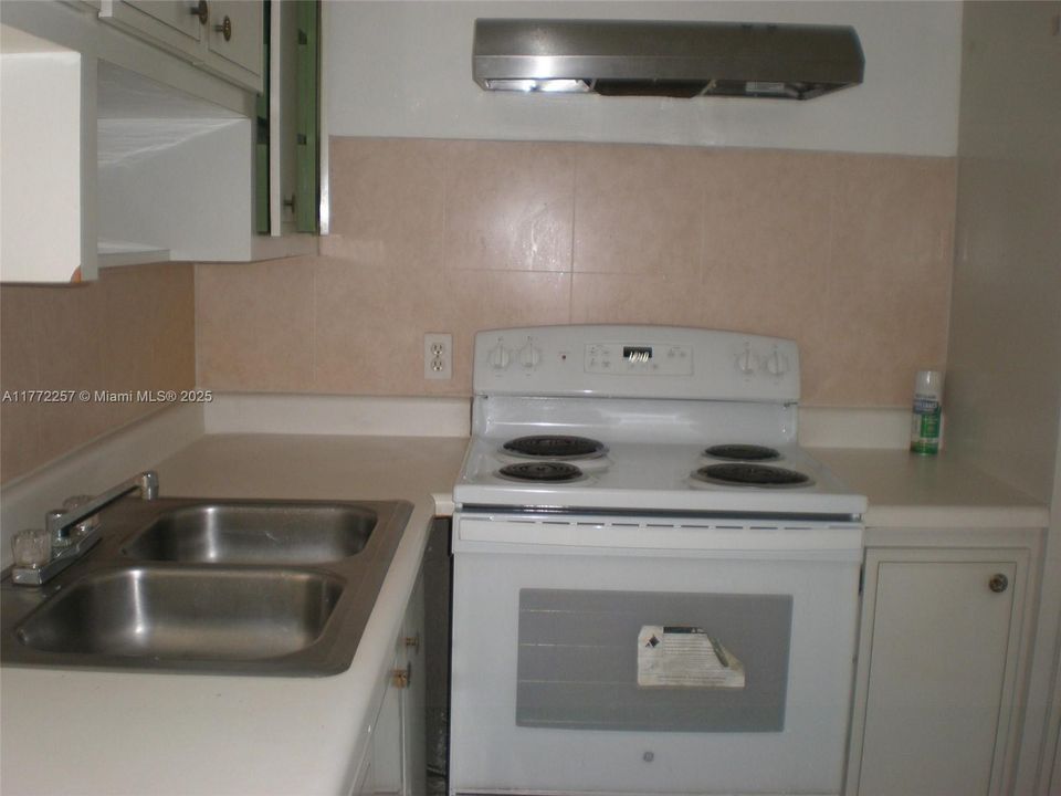 Recently Rented: $1,600 (1 beds, 1 baths, 676 Square Feet)