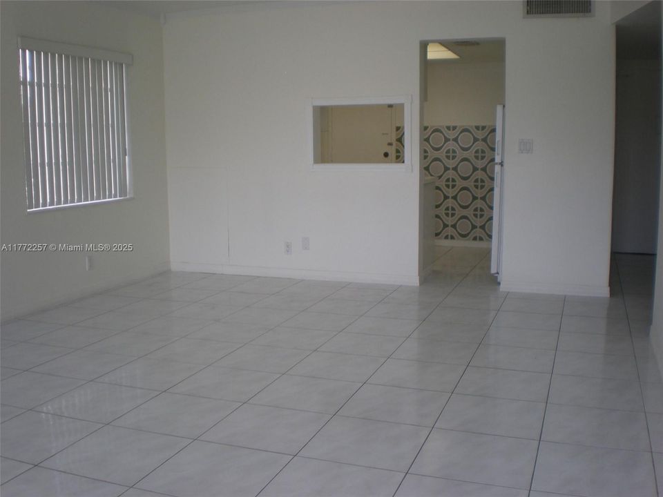 Recently Rented: $1,600 (1 beds, 1 baths, 676 Square Feet)