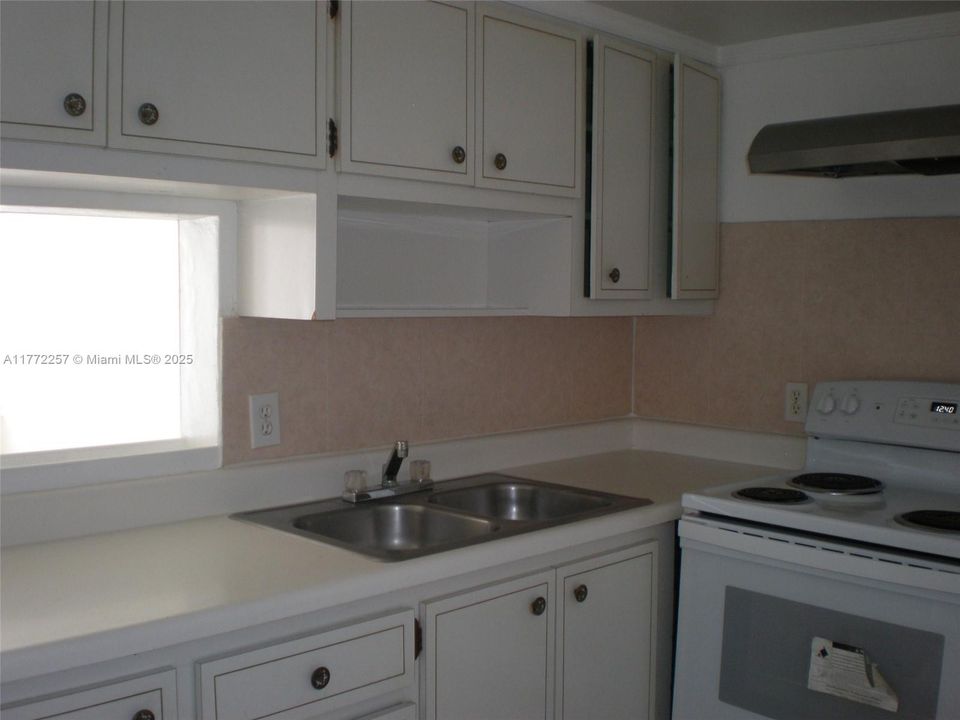 Recently Rented: $1,600 (1 beds, 1 baths, 676 Square Feet)