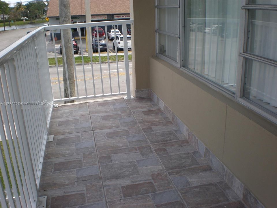 Recently Rented: $1,600 (1 beds, 1 baths, 676 Square Feet)