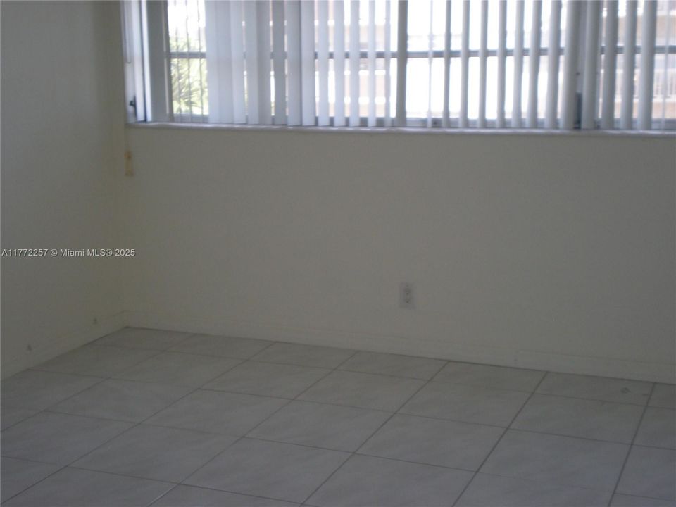 Recently Rented: $1,600 (1 beds, 1 baths, 676 Square Feet)