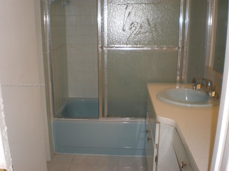 Recently Rented: $1,600 (1 beds, 1 baths, 676 Square Feet)