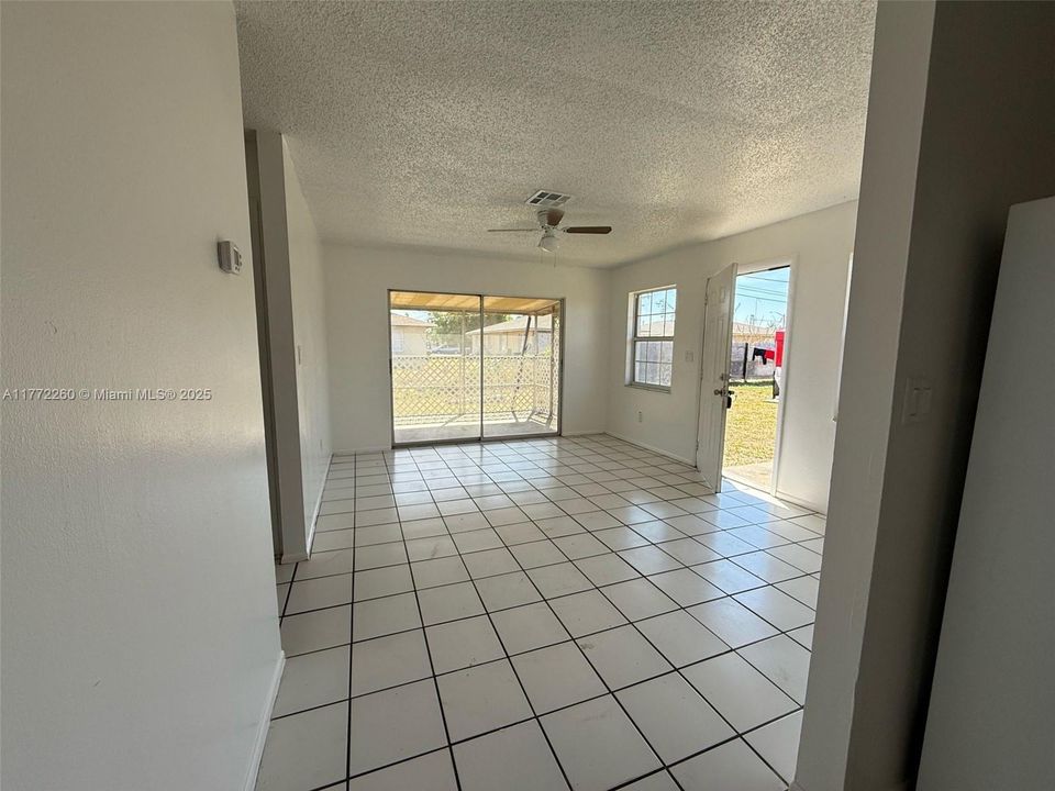 Recientemente alquilado: $1,350 (2 camas, 1 baños, 808 Pies cuadrados)