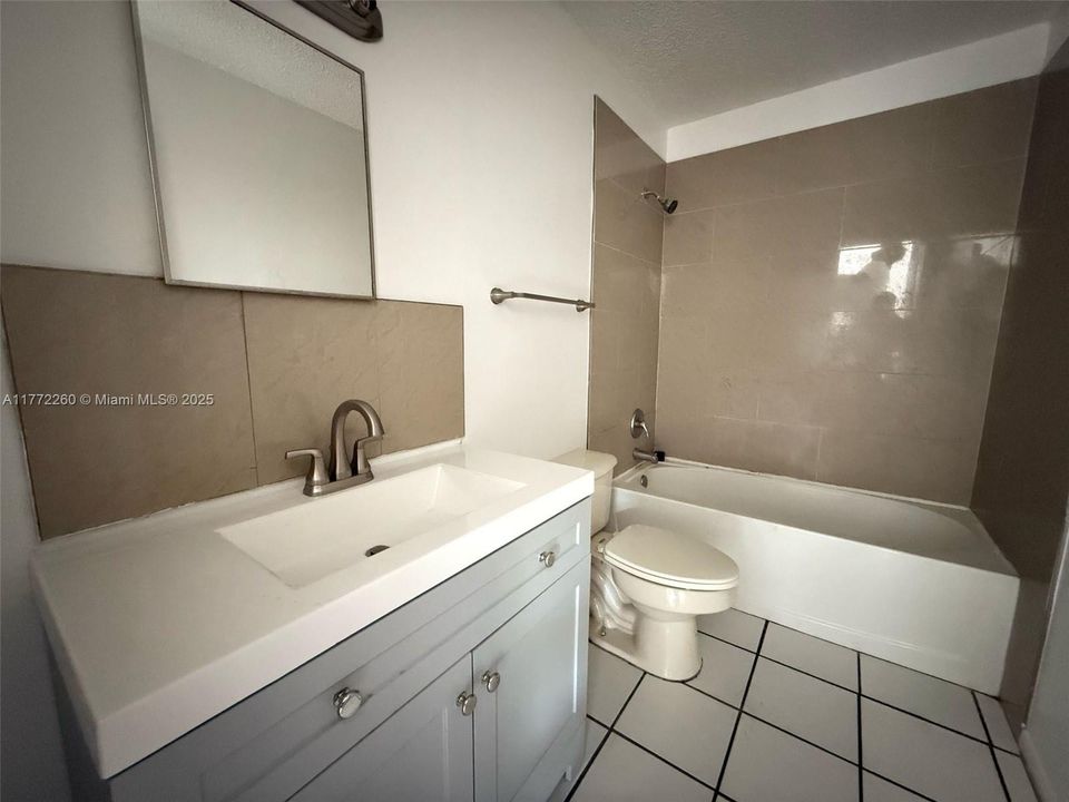 Recientemente alquilado: $1,350 (2 camas, 1 baños, 808 Pies cuadrados)