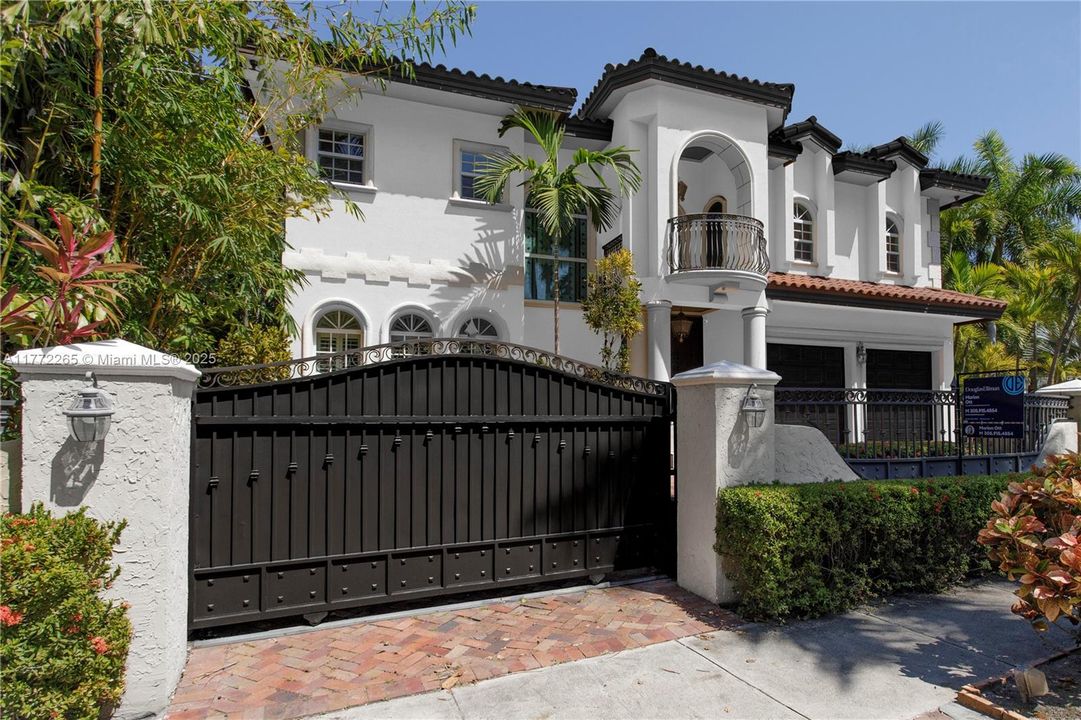 For Sale: $4,800,000 (5 beds, 4 baths, 4401 Square Feet)