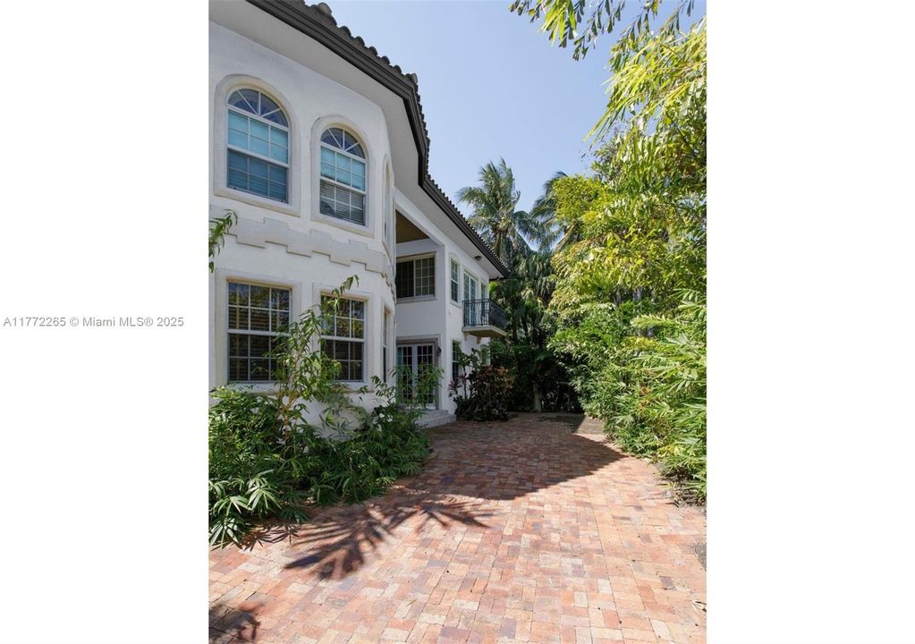 For Sale: $4,800,000 (5 beds, 4 baths, 4401 Square Feet)