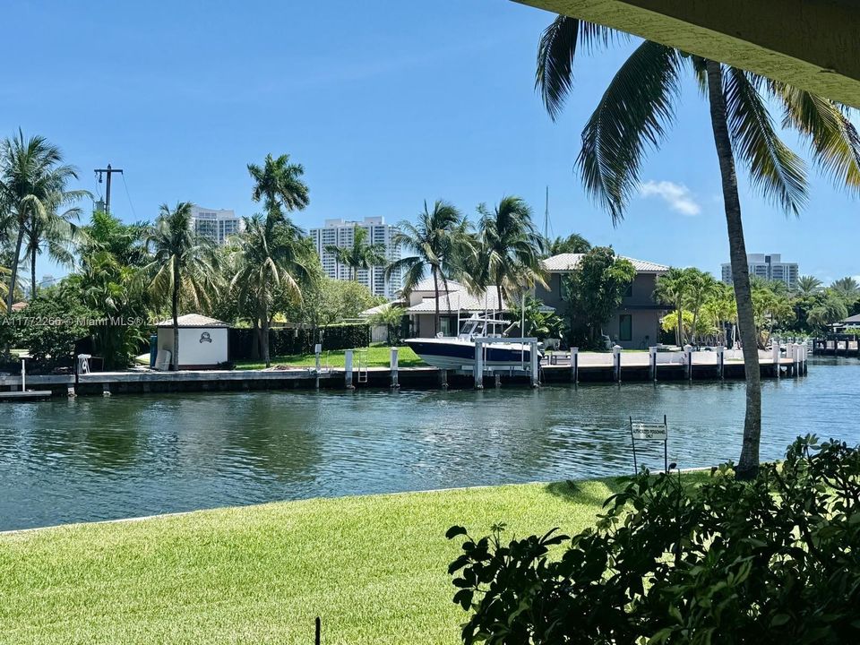 En Venta: $439,000 (2 camas, 2 baños, 1150 Pies cuadrados)