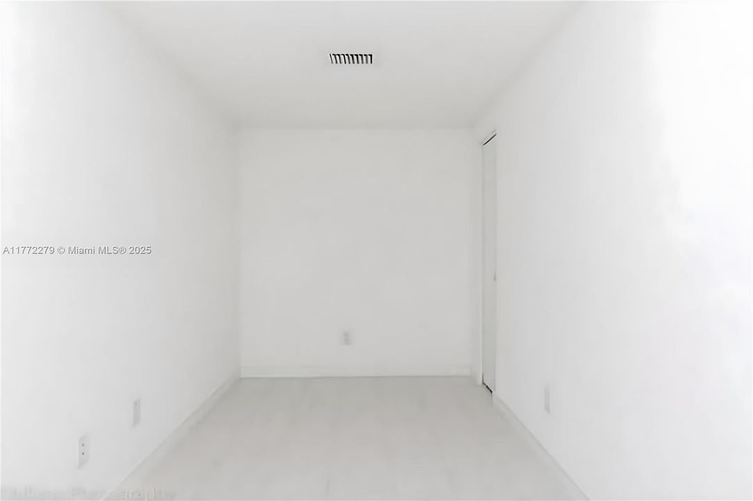 Recently Rented: $2,950 (1 beds, 1 baths, 728 Square Feet)