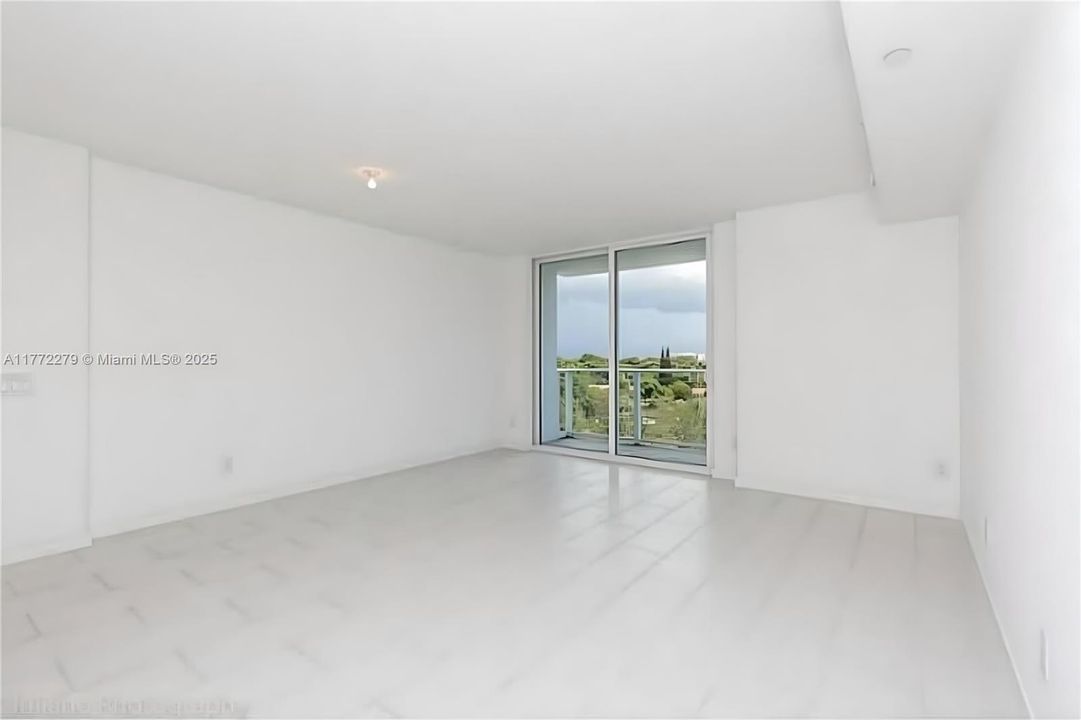 Recently Rented: $2,950 (1 beds, 1 baths, 728 Square Feet)