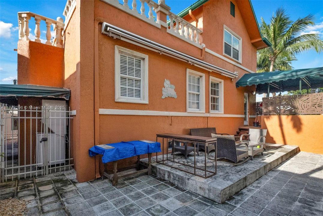 Vendido Recientemente: $1,150,000 (0 camas, 0 baños, 2952 Pies cuadrados)