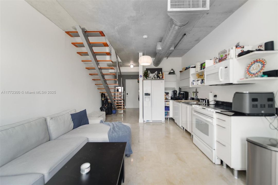 Recently Rented: $3,100 (1 beds, 1 baths, 795 Square Feet)