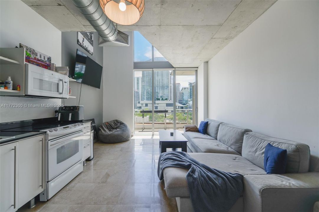 Recently Rented: $3,100 (1 beds, 1 baths, 795 Square Feet)