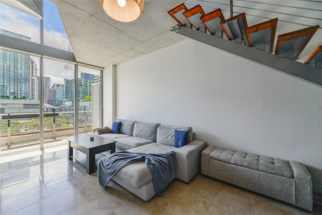 Recently Rented: $3,100 (1 beds, 1 baths, 795 Square Feet)