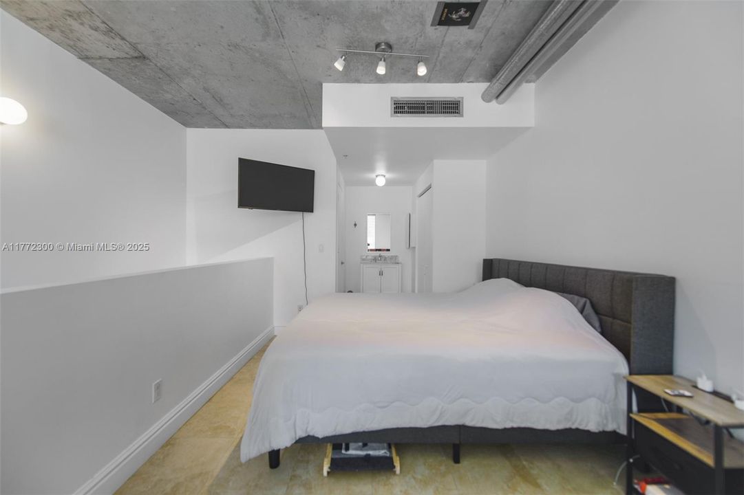 Recently Rented: $3,100 (1 beds, 1 baths, 795 Square Feet)