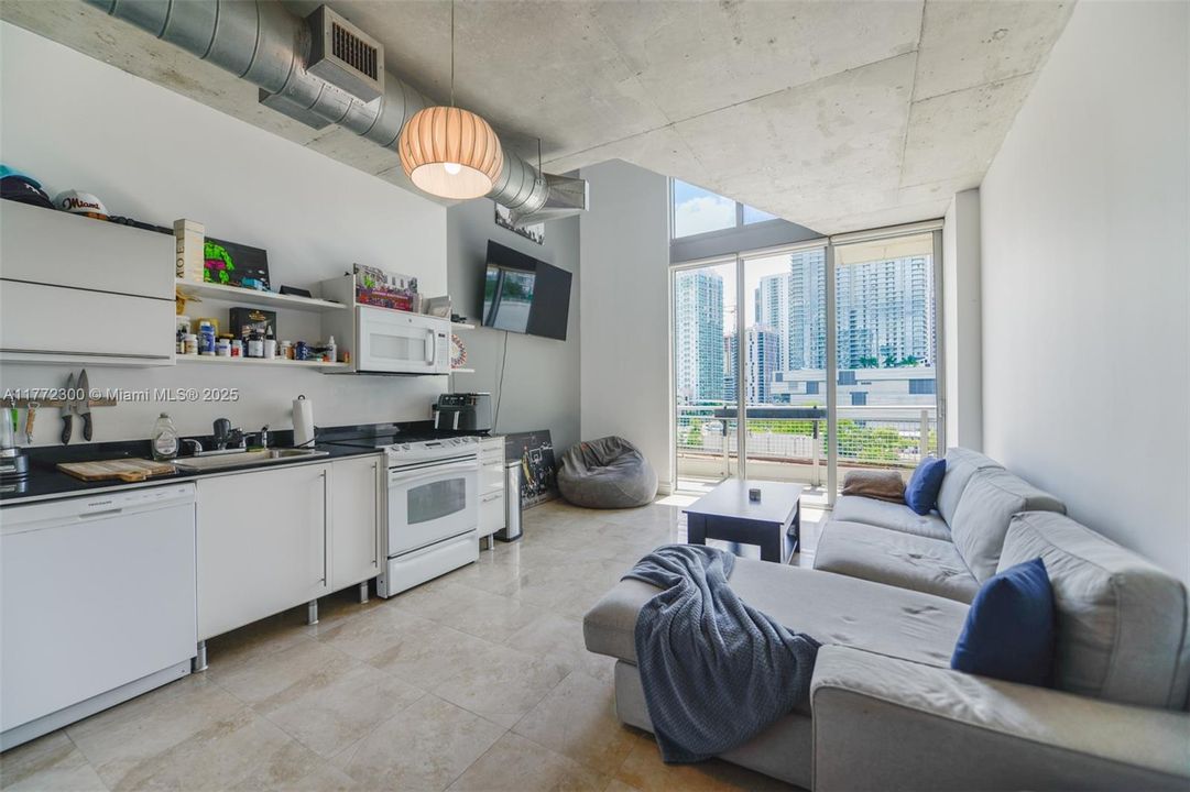 Recently Rented: $3,100 (1 beds, 1 baths, 795 Square Feet)