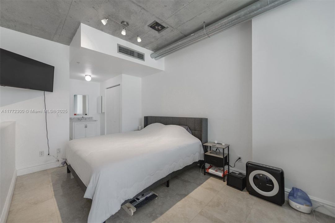 Recently Rented: $3,100 (1 beds, 1 baths, 795 Square Feet)