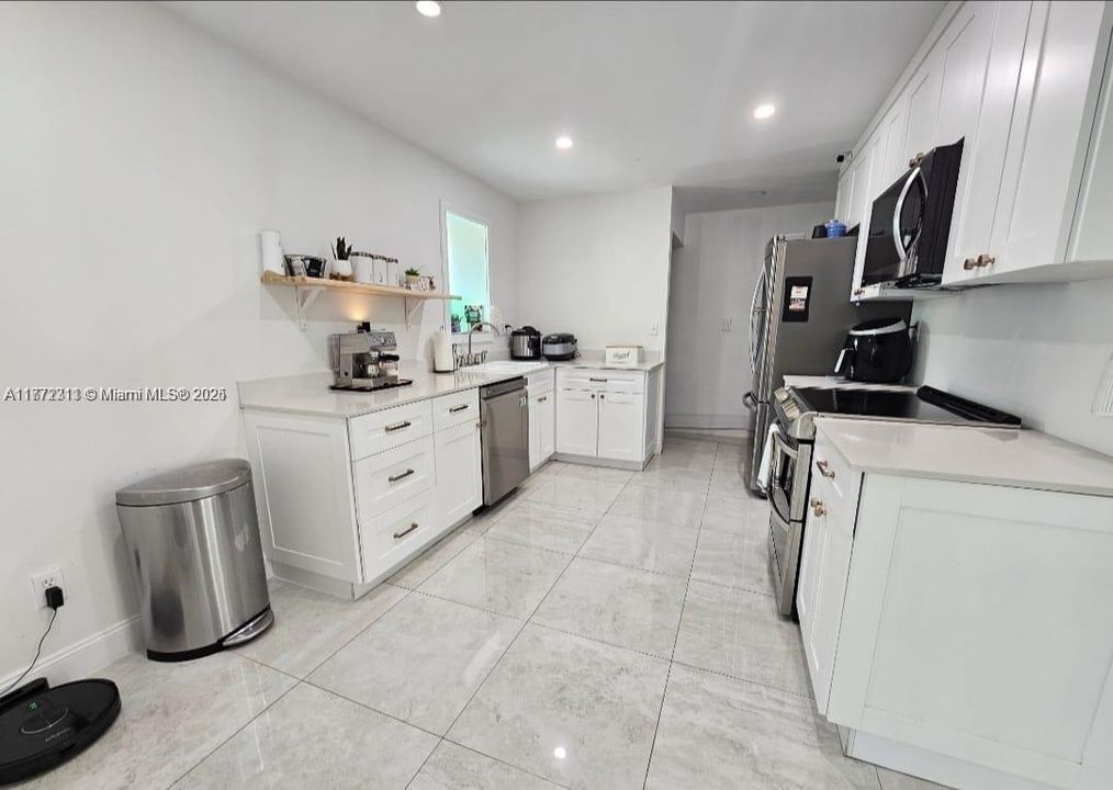 最近售出: $695,000 (4 贝兹, 2 浴室, 1229 平方英尺)