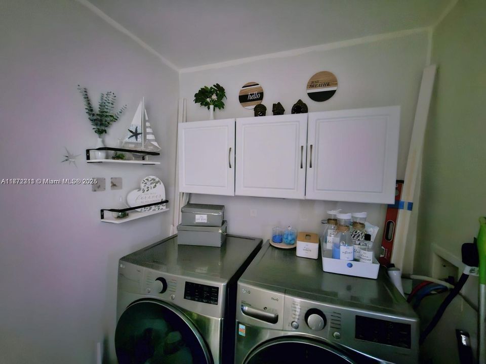 最近售出: $695,000 (4 贝兹, 2 浴室, 1229 平方英尺)