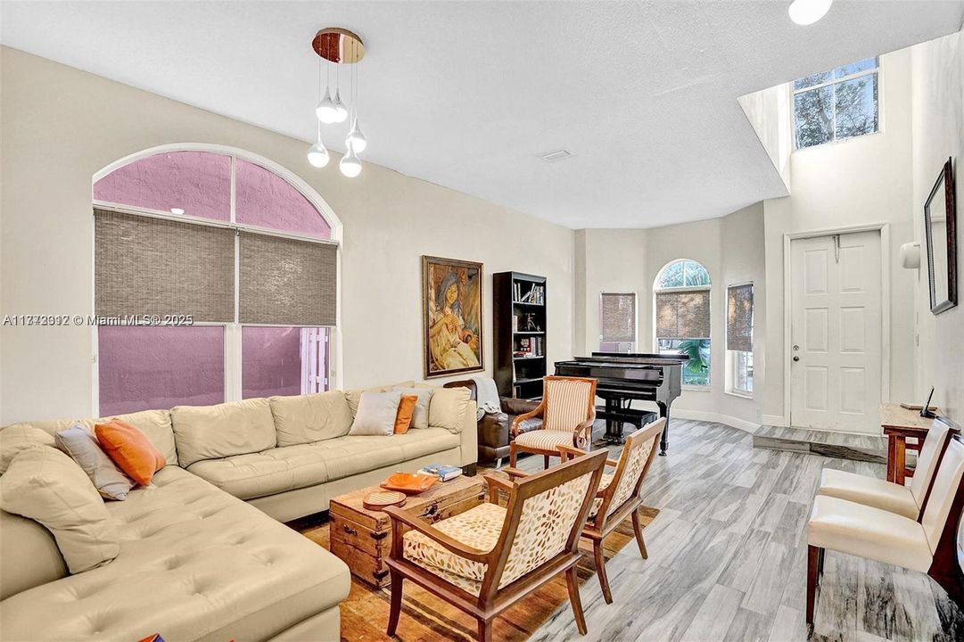 Recently Sold: $720,000 (4 beds, 2 baths, 2184 Square Feet)