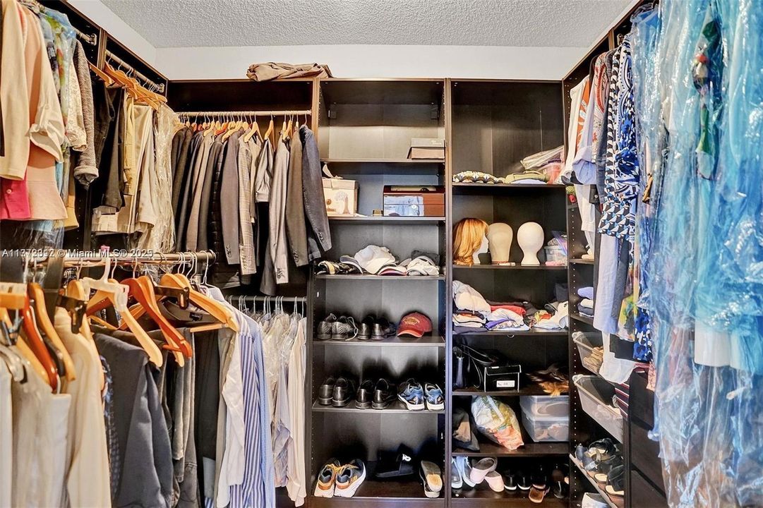 Recently Sold: $720,000 (4 beds, 2 baths, 2184 Square Feet)