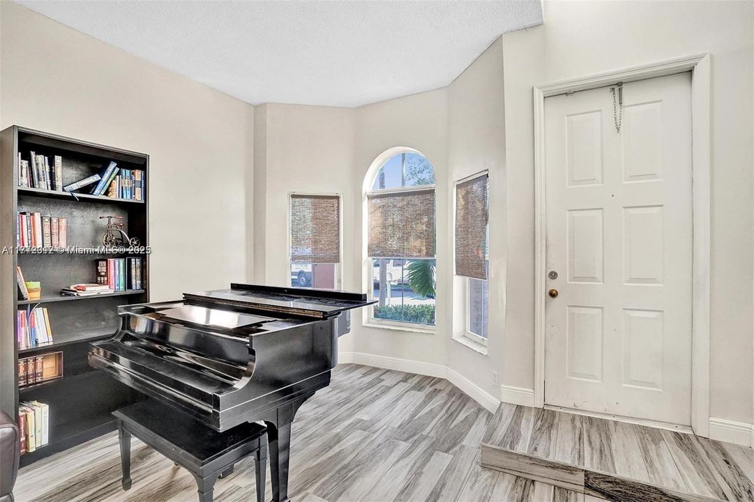 Recently Sold: $720,000 (4 beds, 2 baths, 2184 Square Feet)