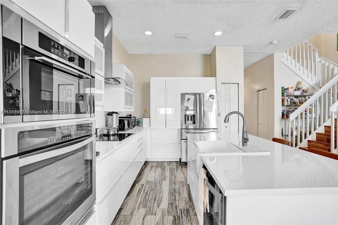 Recently Sold: $720,000 (4 beds, 2 baths, 2184 Square Feet)