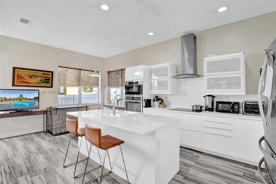 Recently Sold: $720,000 (4 beds, 2 baths, 2184 Square Feet)