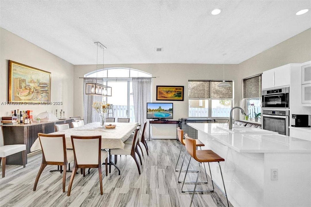 Recently Sold: $720,000 (4 beds, 2 baths, 2184 Square Feet)