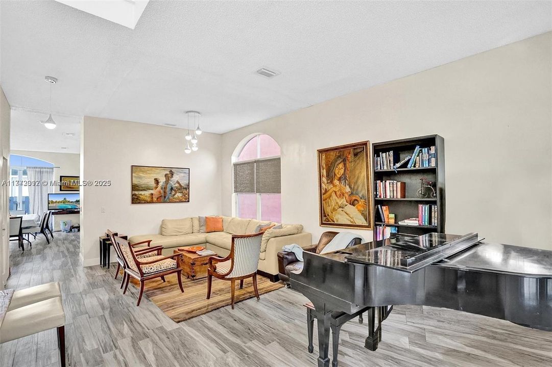 Recently Sold: $720,000 (4 beds, 2 baths, 2184 Square Feet)