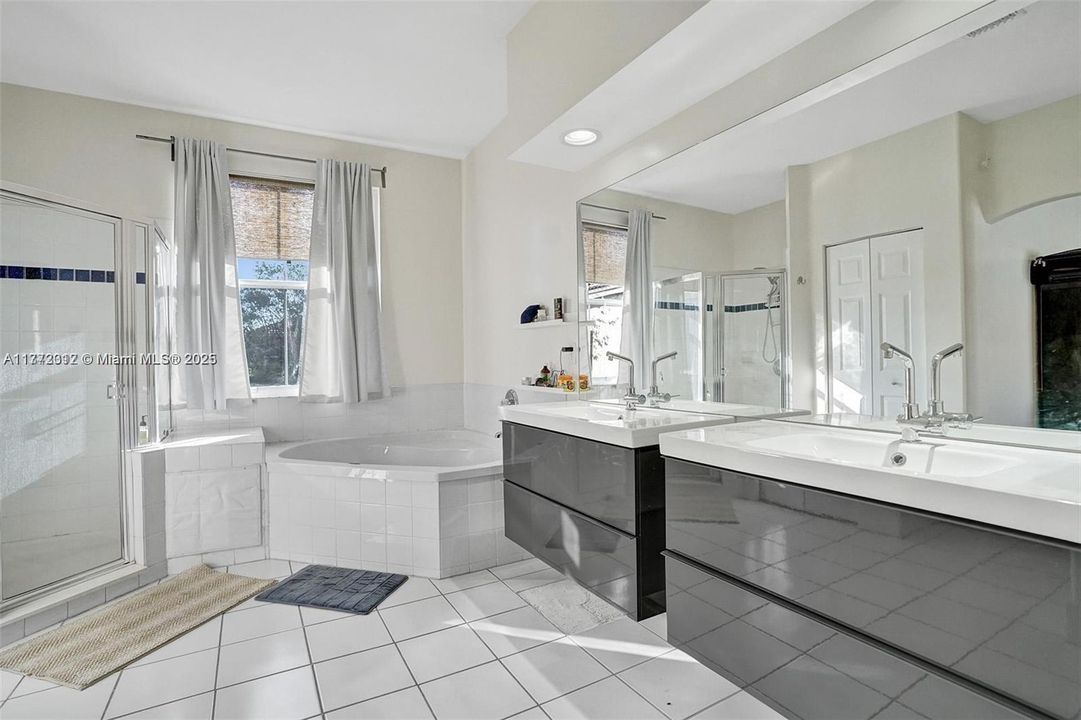 Recently Sold: $720,000 (4 beds, 2 baths, 2184 Square Feet)