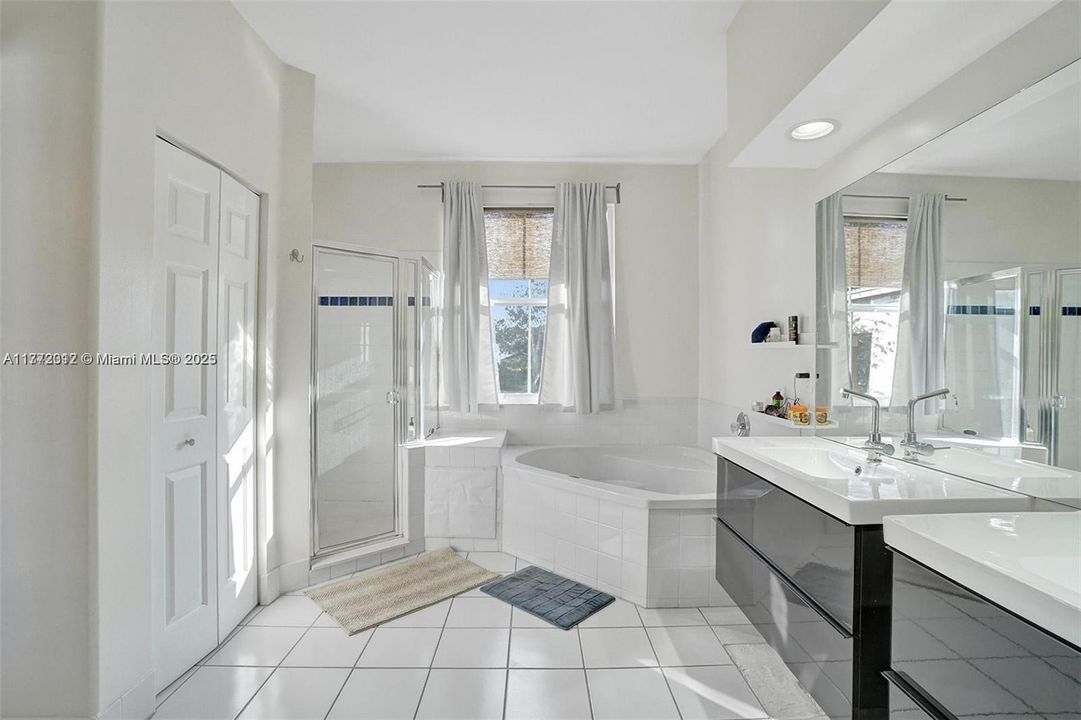 Recently Sold: $720,000 (4 beds, 2 baths, 2184 Square Feet)