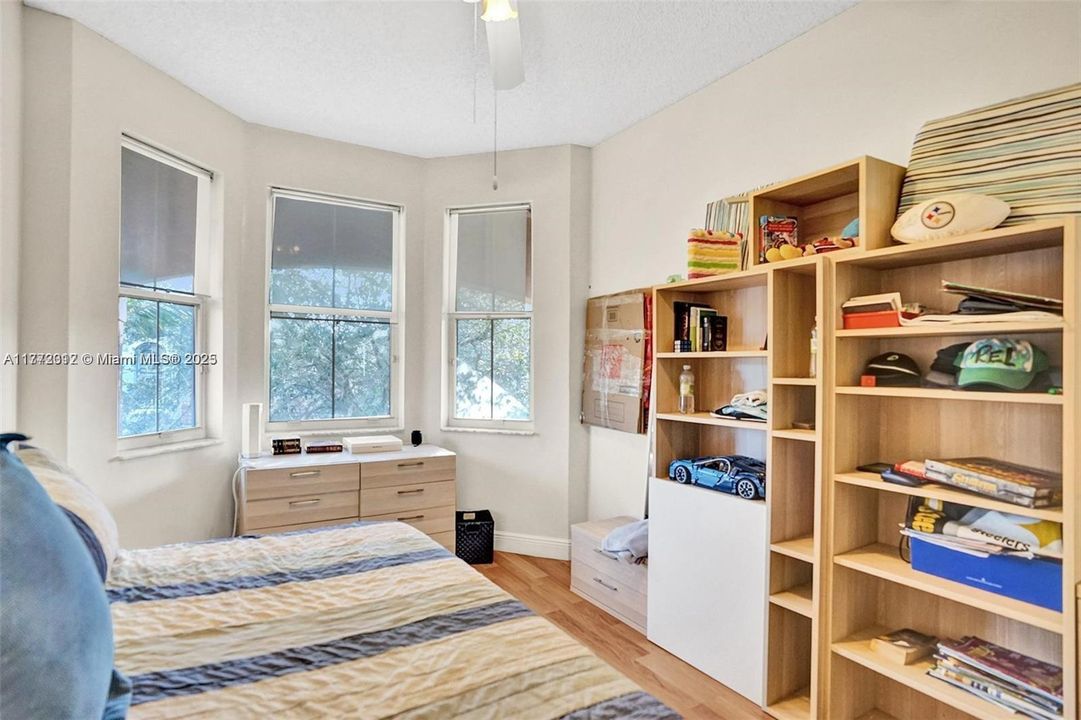 Recently Sold: $720,000 (4 beds, 2 baths, 2184 Square Feet)