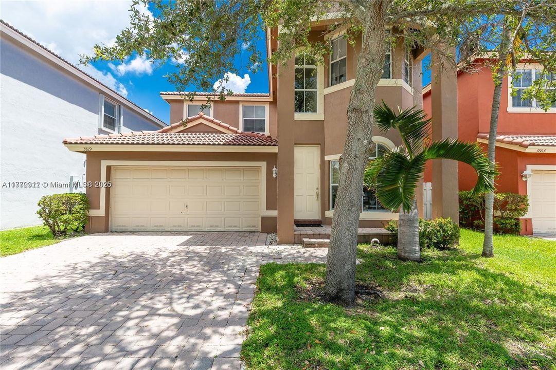 Recently Sold: $720,000 (4 beds, 2 baths, 2184 Square Feet)